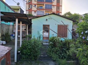647365_i8857y2Q69_6473656707e86e8a0c4.jpg · Casa na Tristeza em terreno de 242 m2