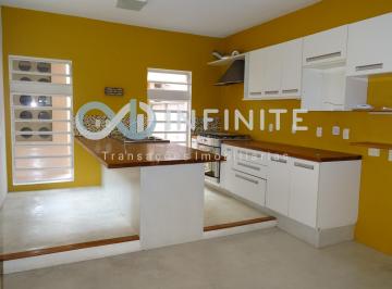 Casa de 2 quartos, São Paulo · CORAÇÃO DE PINHEIROS! Sobrado de 230m² em bairro tradicional.