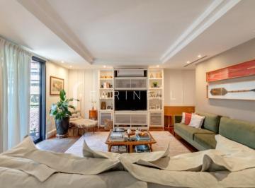 11449-20241007163322_zap.jpg · Apartamento com planta circular e sacada em rua tranquila na Lagoa.