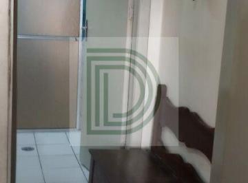 Casa · 100m² · 2 Quartos · CASA À VENDA EM RUA COMERCIAL