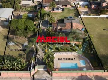 Rural · 300m² · 8 Quartos · 10 Vagas · Belíssima chácara no Jd Santa Hermínia (zona leste) - 3 casas / piscina / campo de futebol