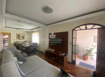 Casa · 270m² · 3 Quartos · 8 Vagas · Casa 3 quartos sendo 1 suíte e 8 vagas na Vila Carneiro