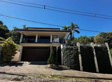 Casa · 350m² · 3 Quartos · 2 Vagas · Linda Casa à Venda em Brusque.