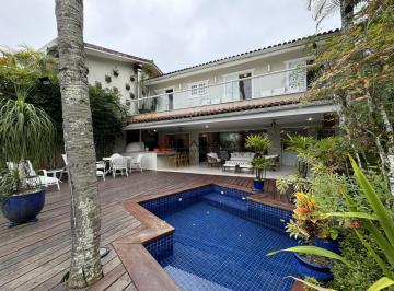 Casa · 400m² · 5 Quartos · 2 Vagas · Linda casa de canal no Frade, com piscina, 5 suítes.