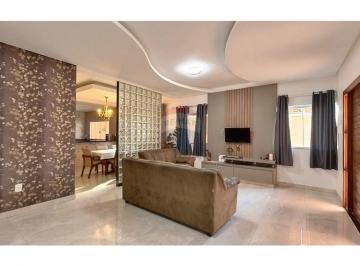 Casa · 180m² · 3 Quartos · 3 Vagas · Sobrado em Arniqueiras com Fino Acabamento Lote residencial e Comercial