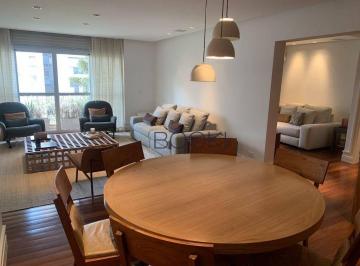 Sala de Jantar · Apartamento em Moema Pássaros - Reformado - Próximo ao Colégio Móbile e Parque do Ibirapuera