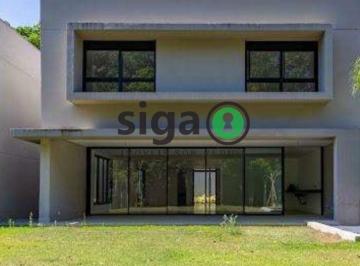 Casa · 850m² · 4 Quartos · 6 Vagas · Casa em Condomíno, com 4 suites, 4 vagas na Chácara Santo Antonio, com infra para elevador