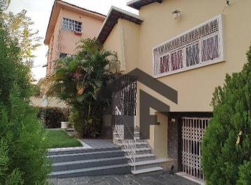 3fc633e460a403cd1cbd08387ff1a576cb841193 · Casa de 225m² à venda, com 4 quartos, localizada em Casa Amarela, Recife - Pernambuco.