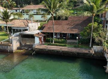 Casa · 197m² · 2 Quartos · 3 Vagas · Linda casa costeira com vaga de barco em Angra
