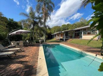Casa de 5 quartos, Jandira · Linda casa térrea à venda em condomínio, , totalmente integrada à natureza, em terreno de 2.500 m²