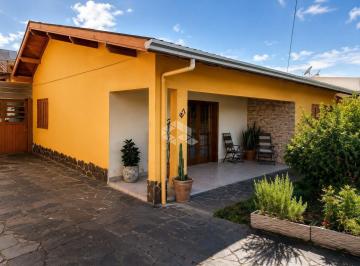 Casa · 200m² · 3 Quartos · 2 Vagas · Casa plana com 3 dormitórios, 3 banheiros 1 suite, garagem, churrasqueira aceita financiamento bancá