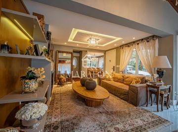 Casa · 219m² · 2 Vagas · CASA À VENDA EM CANELA COM TRÊS SUÍTES