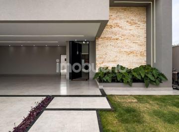 zuvxns82nzbkntixzwq4mdq5_md · Casa com 3 quartos, sendo 2 suítes no Jardim Triângulo. R$1.780.000,00