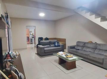cfl768s2nza5nzkwzmm2n2y4_md · Sobrado - 270,39 m² - QR 503 - 3 quartos - Samambaia Sul - Varanda - BR060