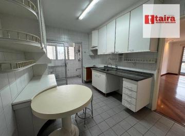 7057ba413ca7c8c12c1924105999f3d19dd29d36 · 3 dormits / Suite / Repleto de armários