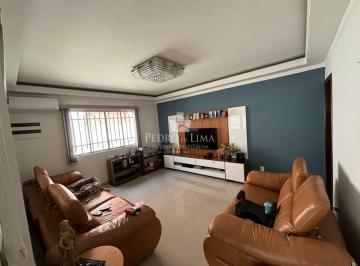 Casa · 260m² · 2 Quartos · 5 Vagas · Casa térrea na Penha.