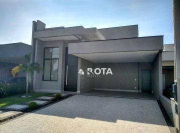 6ea7ff9901896f7396648d74bdefe0edbd4f0f30 · Casa térrea com 3 quartos (1 suíte), repleta de armários planejados, piscina