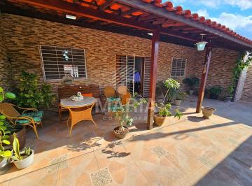 Casa de 3 quartos, Gravatá · Casa fora de condomínio à venda em Gravatá/PE! 