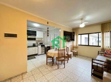 Sala · Apartamento à beira mar com 2 quartos (1 suíte), 1 vaga à venda no Tombo, Guarujá