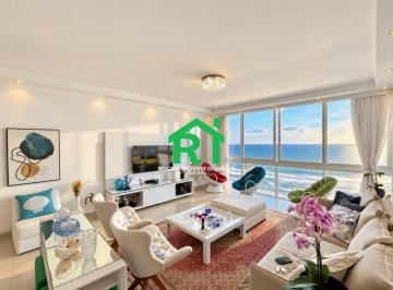 f14318023aa5bded671a1c496821958c754cc9c6 · Apartamento frente mar com 4 quartos (4 suítes), 1 vaga à venda em Pitangueiras, Guarujá