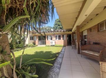 647688_iE1K6B8XF93l47ZxF36_647688670fdcde89f2e.jpg · Casa com 4 quartos 5 banheiros  à venda com vaga e piscina em Camobi, Santa Maria, pertinho da UFSM