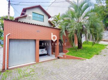 Casa · 205m² · 3 Quartos · 2 Vagas · Oportunidade Única! Casa Espaçosa e Bem Localizada