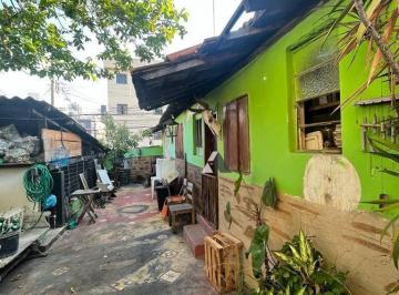 853c680d220344aa7b2021eae672ac08e0dbffd0 · Lote de 400 m2 com 3 casas construídas no Sagrada Familia