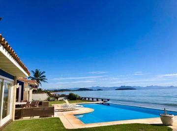 Casa · 500m² · 3 Quartos · 6 Vagas · Luxuosa Mansão Pé na Areia em Manguinhos - Conforto, Estilo e Exclusividade