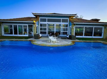 Casa · 500m² · 3 Quartos · 6 Vagas · Mansão debruçada ao Mar onde as águas são mornas e cristalinas!