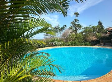Casa · 240m² · 4 Quartos · 2 Vagas · Casa Alto Padrão na Ferradura
