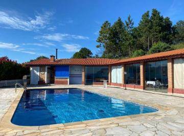 Rural · 5115m² · 6 Quartos · 4 Vagas · Belíssima Chácara à Venda em Condomínio Fechado com Vista da Pedra Grande