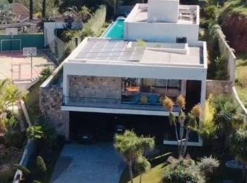Casa · 3 Quartos · 4 Vagas · Luxuosa Casa de 528m2 à venda no condomínio Porto Atibaia