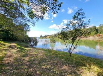 Rural · 40000m² · 3 Quartos · Sítio à beira da represa em Piracaia: Um refúgio de tranquilidade e beleza