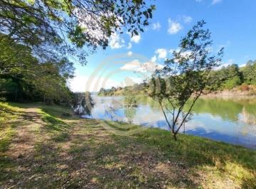 Rural · 40000m² · 3 Quartos · Sítio à beira da represa em Piracaia: Um refúgio de tranquilidade e beleza