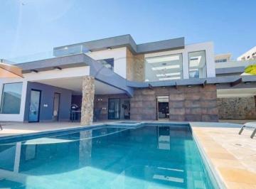 Casa · 1000m² · 5 Quartos · Casa em Condomínio Joanópolis-SP: 5 Quartos, 5 Suítes, 1 Sala, 7 Banheiros e 570m² de Área