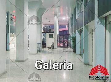 Foto 01 · Sala em Moema, dentro da Galeria, com 01 salas, 02 banheiros, com portaria 24 horas