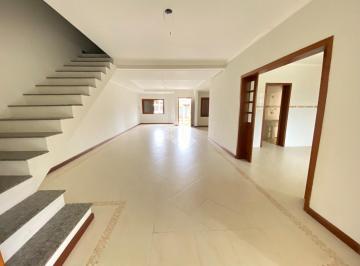 Casa · 388m² · 3 Quartos · 3 Vagas · Maravilhosa casa no bairro Guarujá a uma quadra do calçadão de Ipanema.