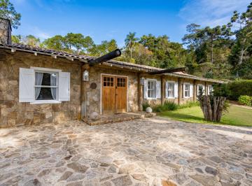 Casa · 450m² · 7 Quartos · 10 Vagas · Casa linear com 7 suítes em Itaipava, Petrópolis