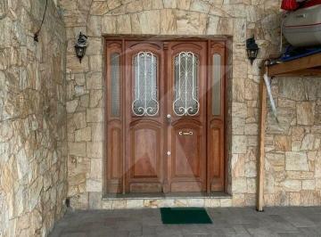Casa · 105m² · 2 Quartos · 4 Vagas · Casa na Pedra Branca com 02 quartos, edícula, 04 vagas de garagem