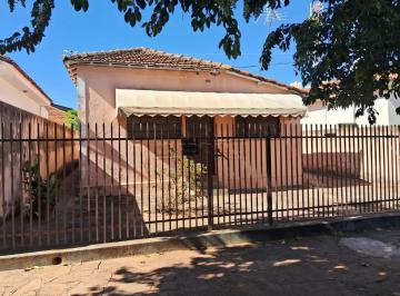 Casa · 380m² · 2 Quartos · 4 Vagas · Casa com ótima localização