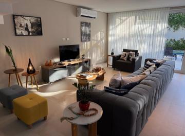 Casa · 220m² · 5 Quartos · 3 Vagas · Village Portofino Juquehy - Casa Alto Padrão 5 suites a venda próx a Praia de Juquehy