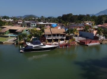 Casa · 1200m² · 5 Quartos · 3 Vagas · Linda casa com ampla vaga de barco molhada e seca