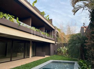 1 · Casa em  Condomínio, nova,  em  Alto de Pinheiros com fachada super imponente e conta com o  maior j
