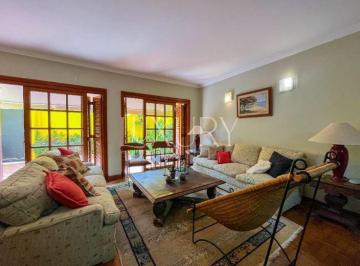 1 · Casa para Alugar no Jardim Paulistano, 4 Suítes, piscina