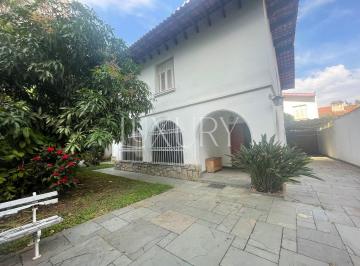 1 · Casa à Venda em Rua Fechada no Jardim América