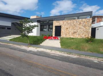 Casa · 200m² · 4 Quartos · 4 Vagas · `Residência Moderna com Área Gourmet e Piscina no Condomínio Terras do Vale em Caçapava`