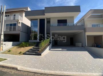 Casa · 244m² · 4 Quartos · 4 Vagas · Casa á venda no Condomínio Portal do Jequitibá em Valinhos, interior de São Paulo.