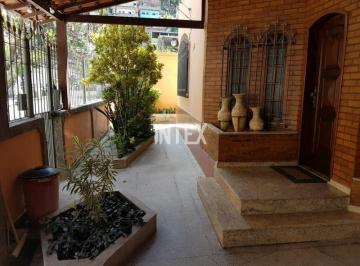 Foto 02 · Imperdível oportunidade! Casa à venda em Santa Rosa, Niterói-RJ, com 3 quartos, 1 suíte, 3 salas, 4