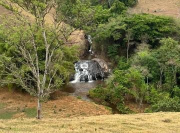 Rural , Gonçalves · UMA MONTANHA INTEIRA, CERCADA POR RIO E UMA LINDA CACHOEIRA