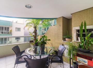 Apartamento · 223m² · 3 Quartos · 2 Vagas · Apartamento Diferenciado a uma quadra do mar com 03 suítes em Balneário Camboriú.